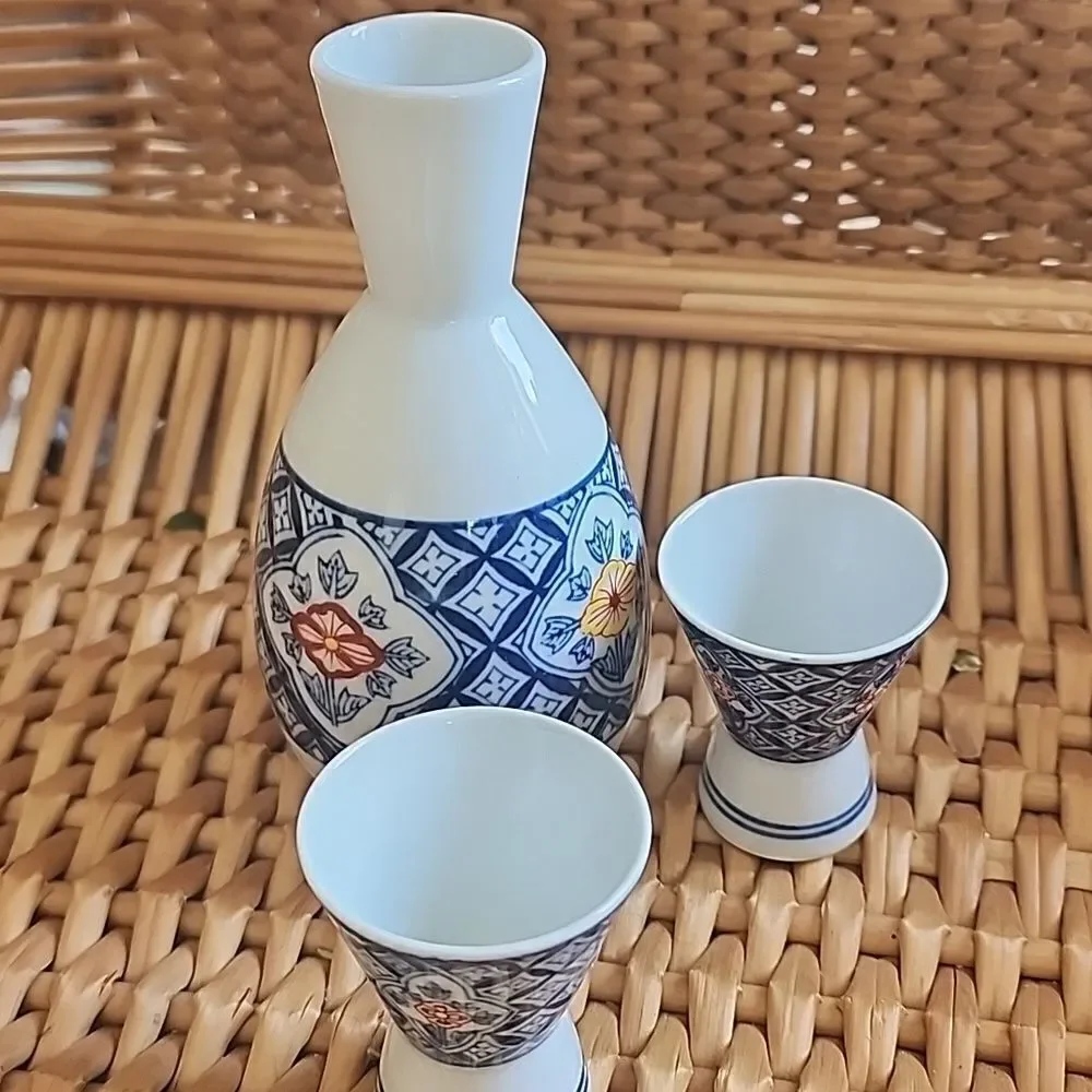 Vintage Blue & White Floral Tokkuri Ochoko Arita Ware Sake 3 Piece Set